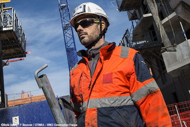 Die Schutzbrillen von Boll&eacute; gibt es auch als Sonnenbrillen f&uuml;r den Au&szlig;eneinsatz (Foto &copy; Boll&eacute; Safety)