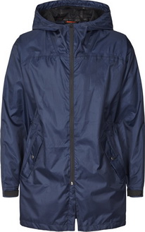 Schützt bei schlechtem Wetter und ist auch noch gut für die Umwelt. Die Regenjacke besteht aus recyceltem Polyester. (Foto © KANSAS GmbH)